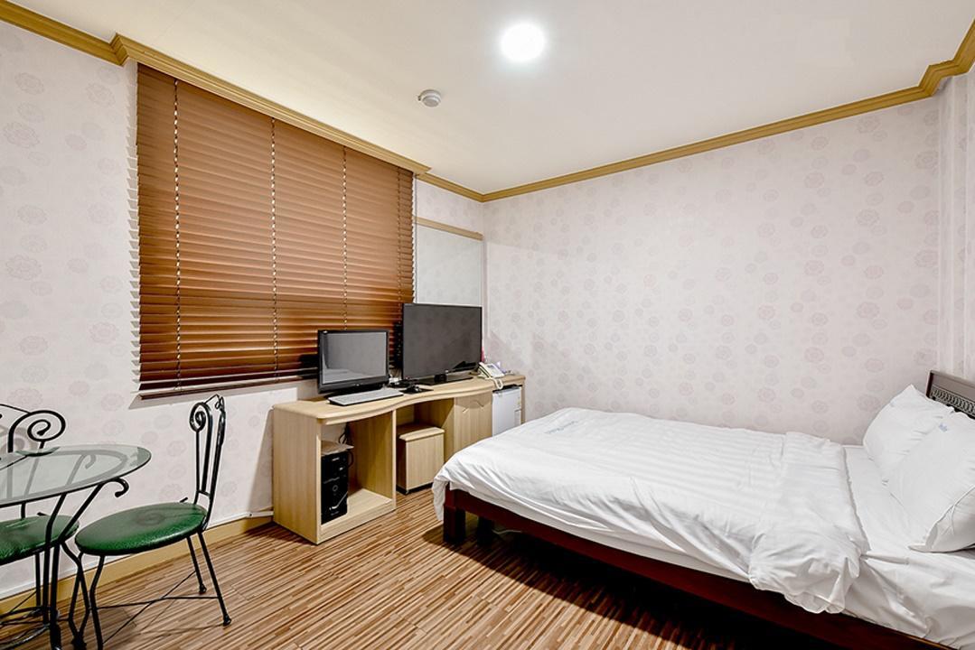 Queen Motel Andong Buitenkant foto