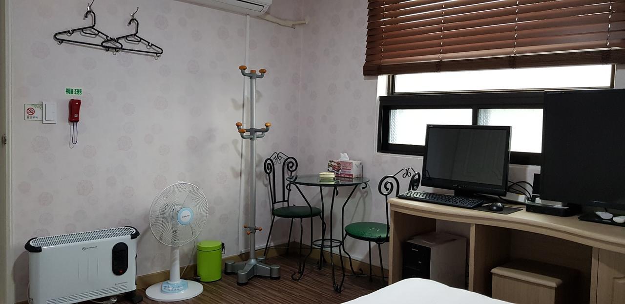 Queen Motel Andong Buitenkant foto