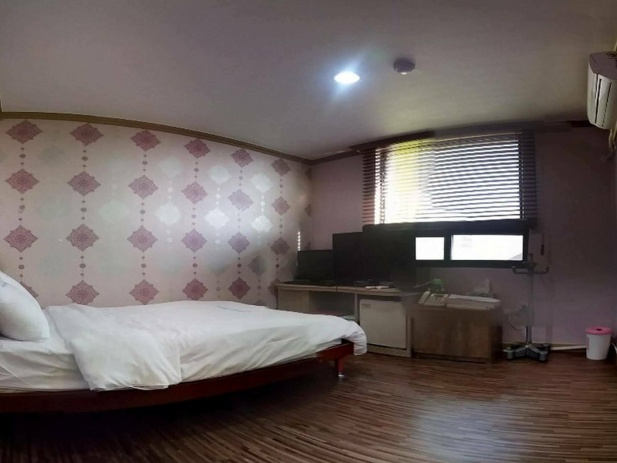 Queen Motel Andong Buitenkant foto